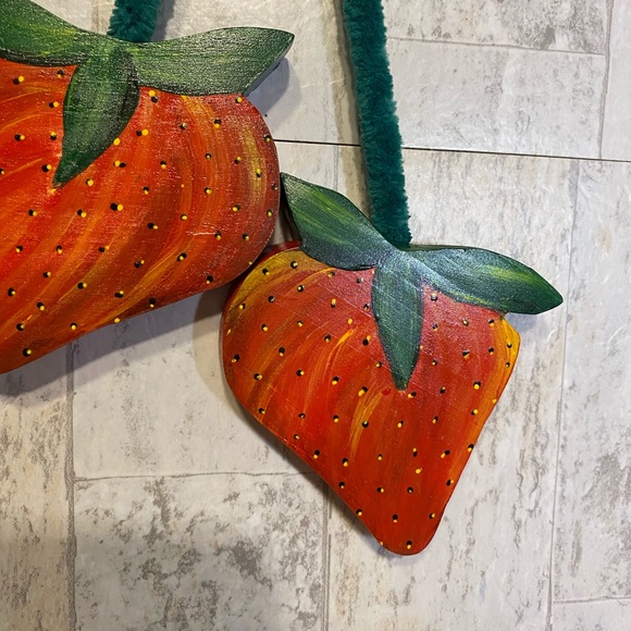 HAND CRAFTED Painted Set of double hanging wood strawberries NWOT Sealed - Picture 12 of 13